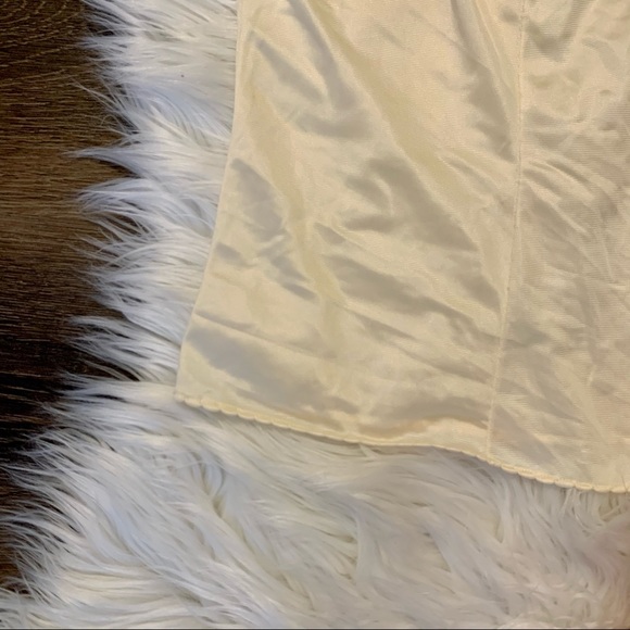 VTG Cottagecore Cream Detailed Lace Silk Top - Picture 10 of 14